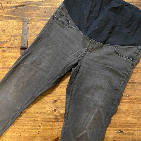 Old Navy Maternity Jeans - Picture 2 of 2